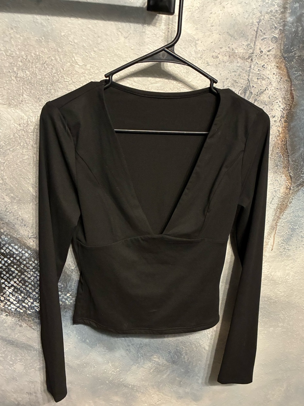 BLACK DEEP V-NECK LONG SLEEVE SIZE SMALL 🖤